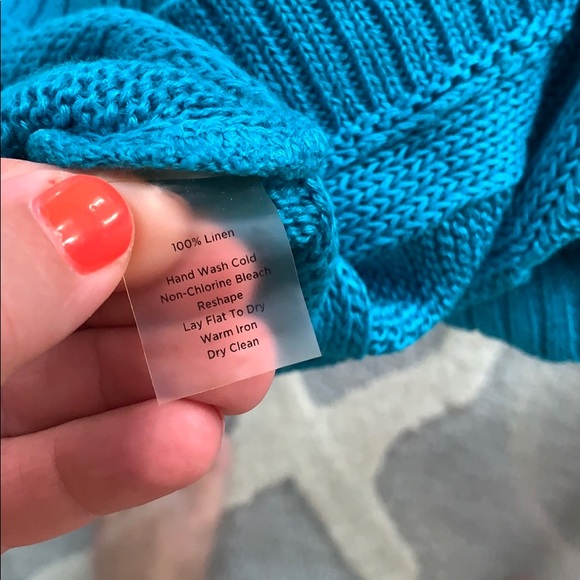 TOP NWT - Picture 4 of 4